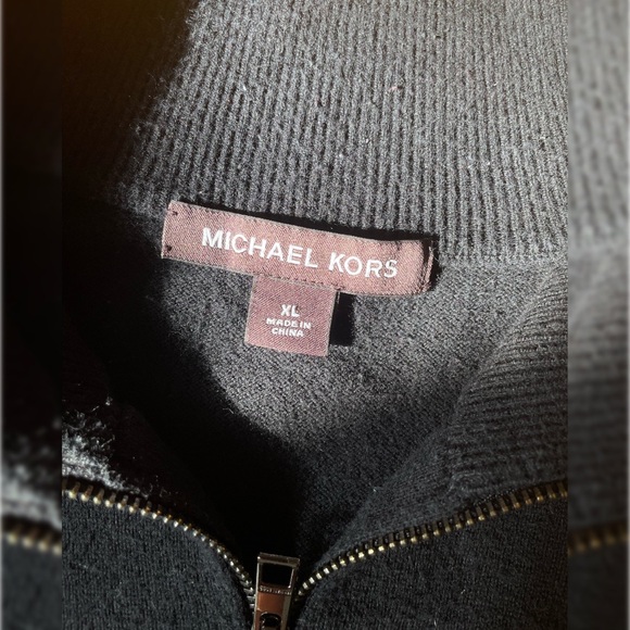 Thin, soft turtleneck sweater - Picture 3 of 4